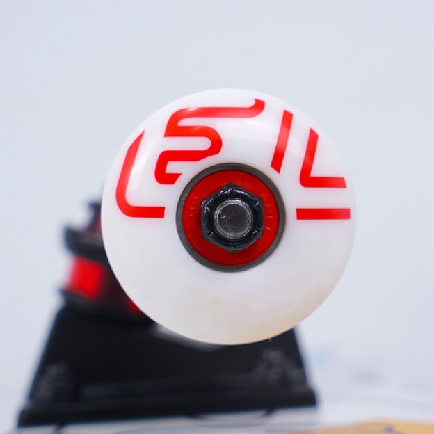 High-Quality Anti-Slip Street Skateboard